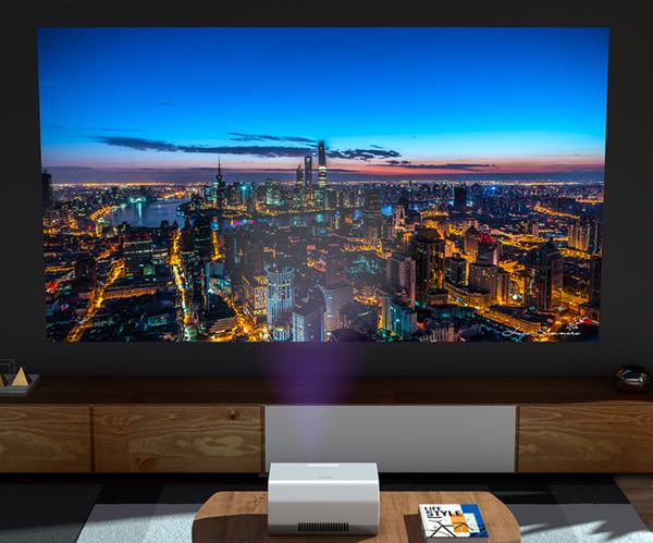 當貝市場親測微鯨智能投影儀 影院般的體驗效果與精致包裝設(shè)計